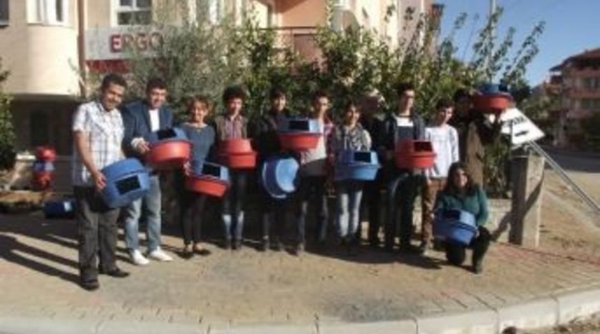 Sokak Kedileri İ&ccedil;in Kedi Evi