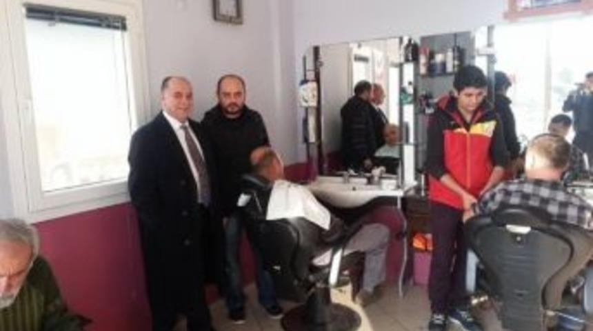 Ak Partili &Ccedil;akıroğlu Yelkililer'le Kucaklaştı