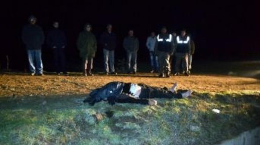 Kanala D&uuml;şen Ke&ccedil;iyi Kurtarmak İsterken Canından Oldu