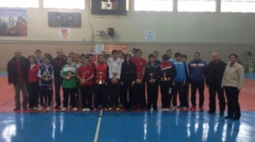Gen&ccedil;ler Badminton M&uuml;sabakaları Yapıldı