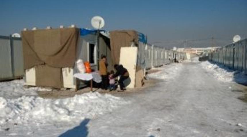 Hakkarili Gen&ccedil;lerden Vanlı Depremzedelere Yardım