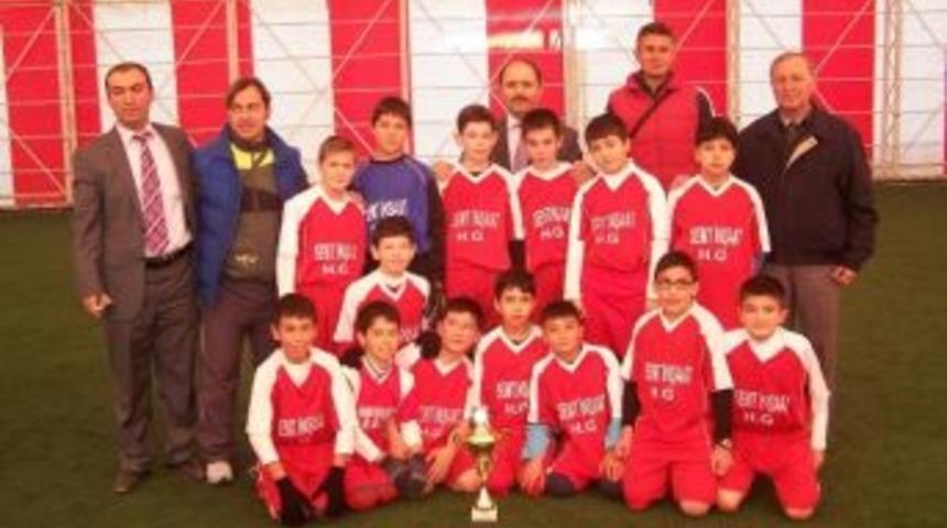 Şampiyon Mehmet Akif Ortaokulu Oldu