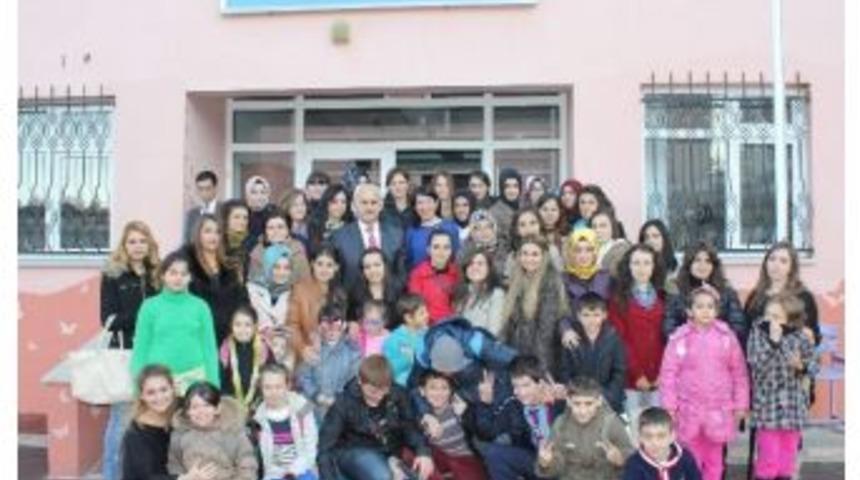 Avrasya &Uuml;niversitesi &Ouml;ğrencilerinden İşitme Engelliler İlk&ouml;ğretim Okulu&rsquo;na Ziyaret