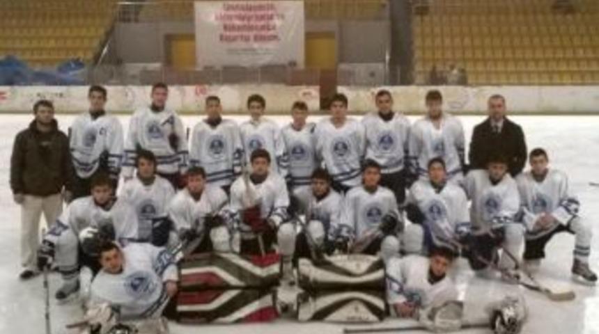 Kocaelili Gen&ccedil; Buz Hokeyciler Sezona Galibiyetle Başladı