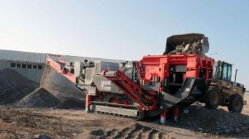 Katı Atık Kırma Ve D&ouml;n&uuml;ş&uuml;m Makinesi &Ccedil;alışmaya Başladı