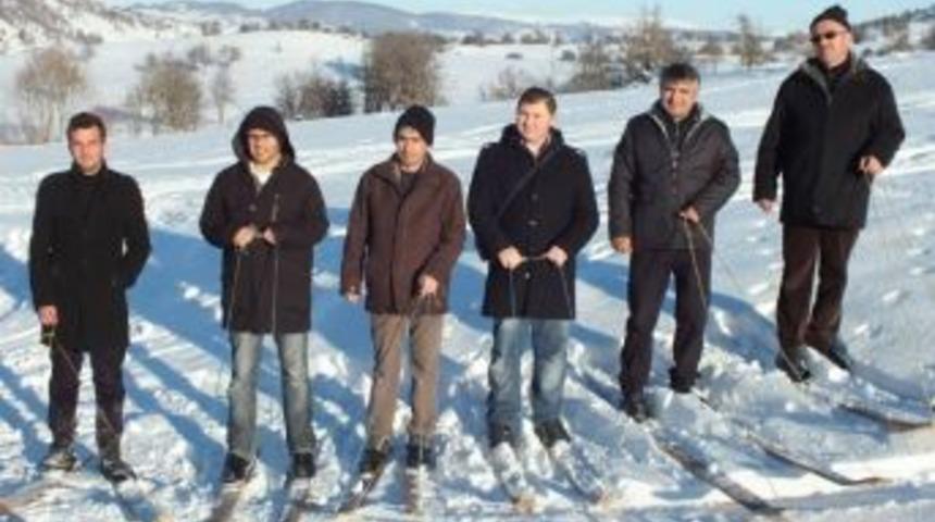Baş&ccedil;iftlik İl&ccedil;esinde 'ipli Kayak' Keyfi