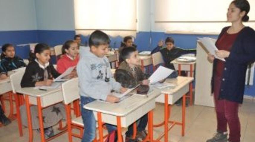 Bağlar Eğitim Destek Evlerinde K&uuml;rt&ccedil;e'ye Yoğun İlgi