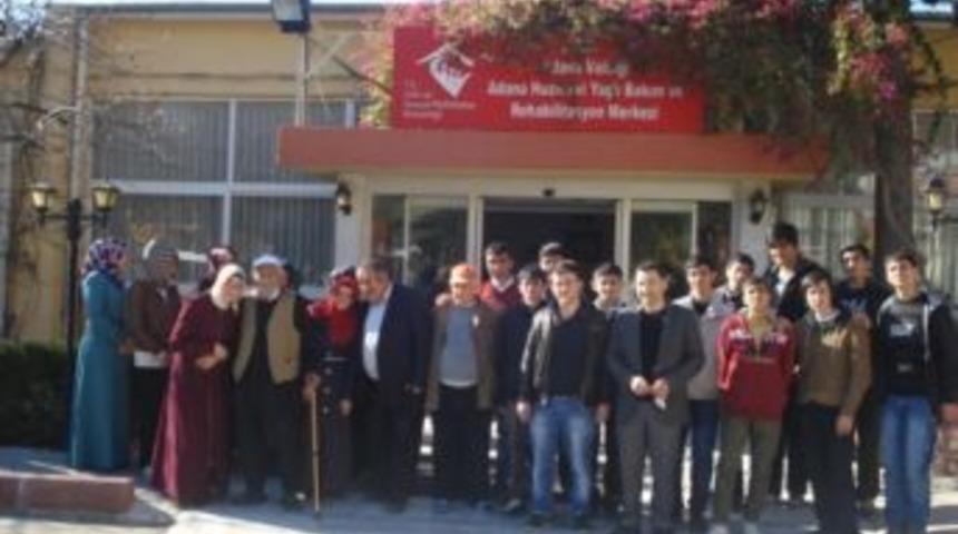 &Ouml;ğrencilerden Yaşlılara Vefa Ziyareti