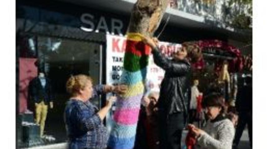 &Ccedil;i&ccedil;ekli Sokak&rsquo;ta Ağa&ccedil;lar Renklendi