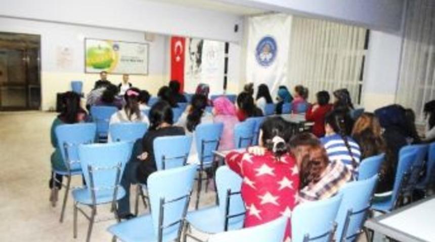 Yurt-kur Gediz Yurt M&uuml;d&uuml;rl&uuml;ğ&uuml;'nde &ldquo;kariyer Sohbetleri&rdquo; Programı