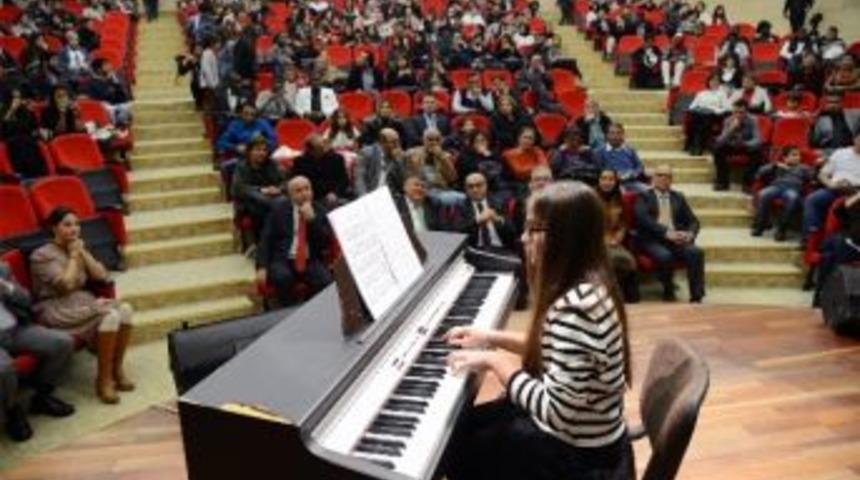 G&ouml;n&uuml;ll&uuml;ler Yeni Yılı Kutladı