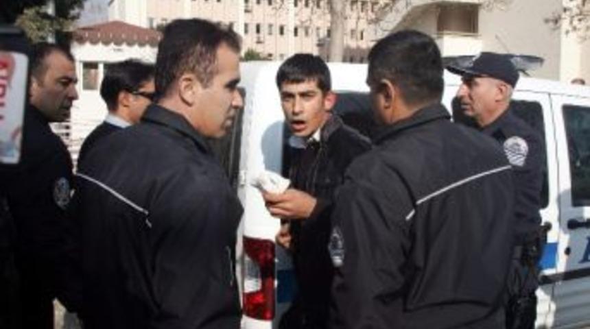 Voleybol Ma&ccedil;ı Sonrası &Ouml;ğrenciler Birbirine Girdi