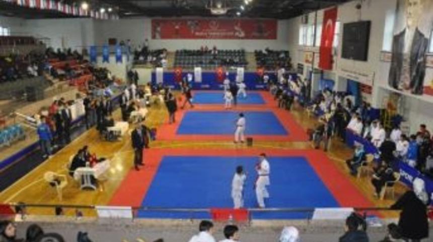 T&uuml;rkiye Karate Ve Milli Takımlar Se&ccedil;meleri D&uuml;zce&rsquo;de