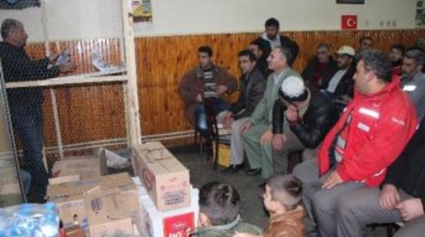 Mezata &Ccedil;ıkarılan G&uuml;vercinler Havada Kapışılıyor