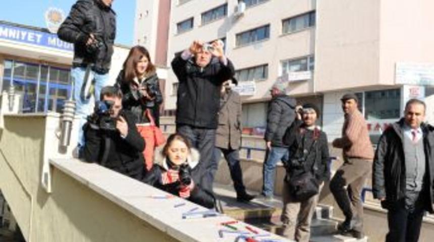 Medyaya Sıkı Denetime Gazetecilerden Protesto