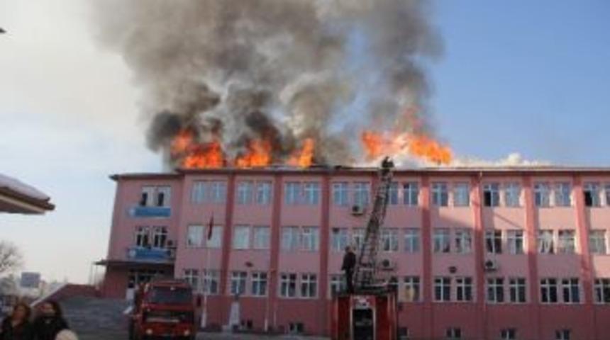 Karab&uuml;k&rsquo;te Okulda Yangın Dehşeti