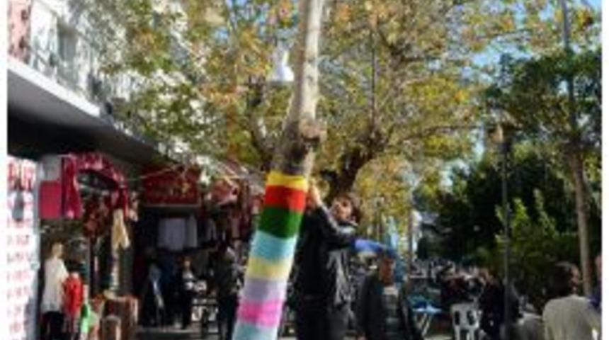 &Ouml;rg&uuml;lerle Ağa&ccedil;ların G&ouml;vdelerini Kazak Gibi Giydirdiler