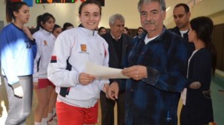 Hadi: Hentbol Gelişim Projesi Meyvelerini Veriyor