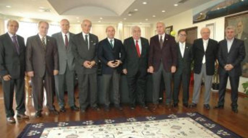 T&uuml;rkiye Futbol Adamları&rsquo;ndan İl M&uuml;d&uuml;rl&uuml;ğ&uuml;ne Ziyaret