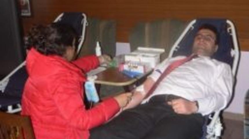 Boz&uuml;y&uuml;k Atat&uuml;rk İlk Ve Ortaokulu'nda Kan Bağışı Kampanyası