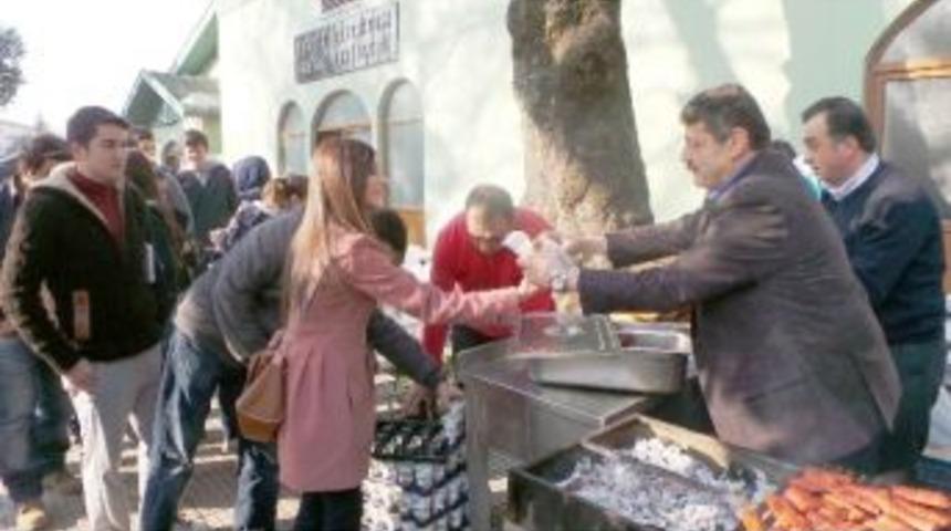 B&uuml; &Ouml;ğrencileri Mangal Partisinde Buluştu