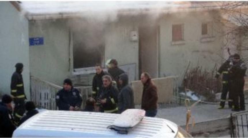 Evinde Yanarak &Ouml;ld&uuml;