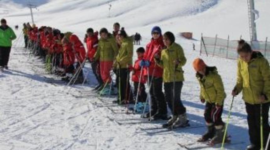 Van&rsquo;da 100 Kayak&ccedil;ıya Malzeme Desteği