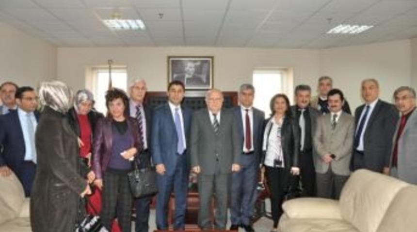 Sever, Mersin'deki Se&ccedil;im &Ccedil;alışmalarını S&uuml;rd&uuml;r&uuml;yor