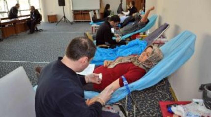 G&ouml;rdes'te Bir G&uuml;nde 67 &Uuml;nite Kan Bağışı Yapıldı