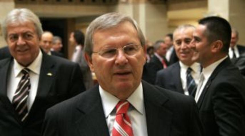 Trabzonsporlu Taraftarlardan MHK Başkanı Alp'e Tepki