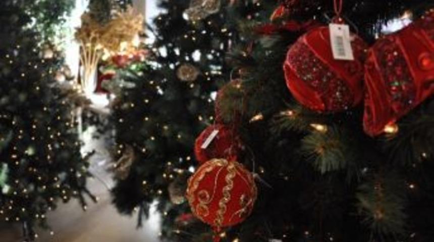 Yılbaşı &Ouml;ncesinde Yapay &Ccedil;am Ağa&ccedil;larına İlgi Arttı