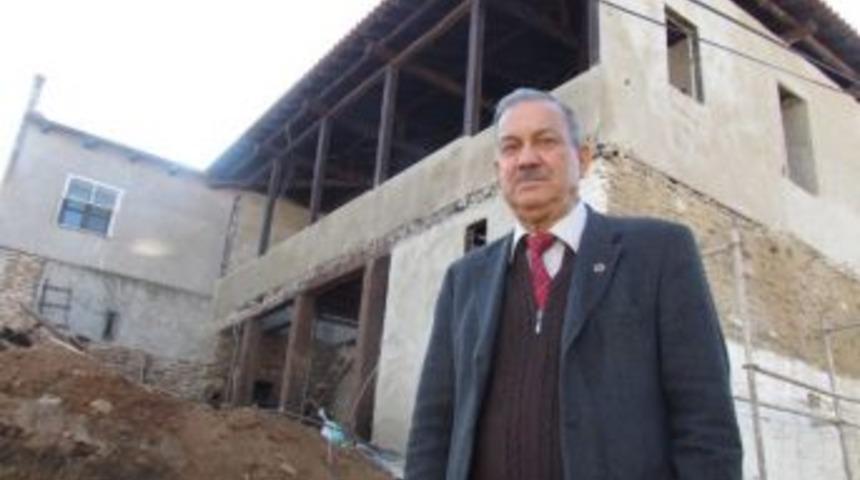 Akkaşlı, &Ccedil;akırcalı Konağı&rsquo;ndaki &Ccedil;alışmaları Yakından Takip Ediyor