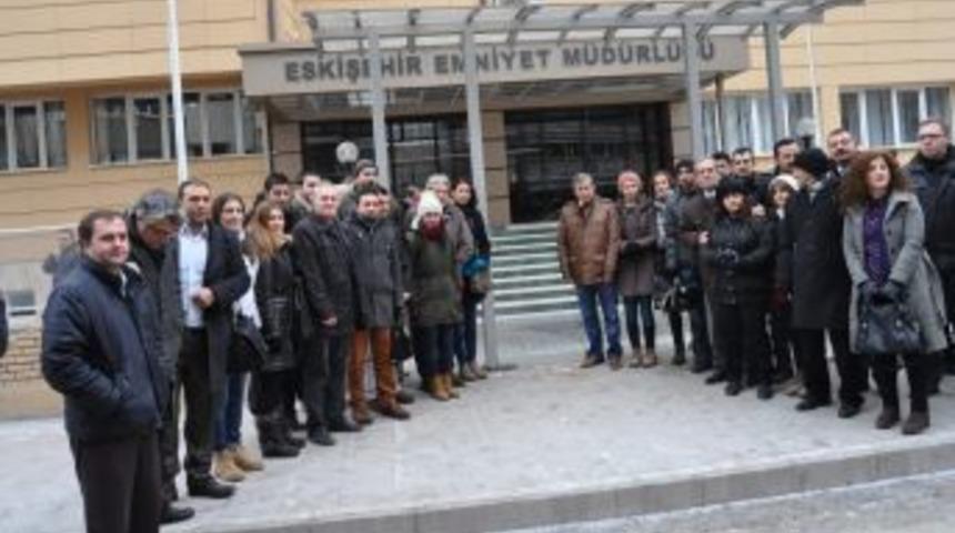 Gazeteciler Eylem Yaptı, Polis &Ccedil;aya Davet Etti