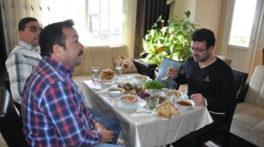 155&rsquo;i Arayan Vatandaş, Polisi &Ouml;rdek Dolması Yemeye Davet Etti