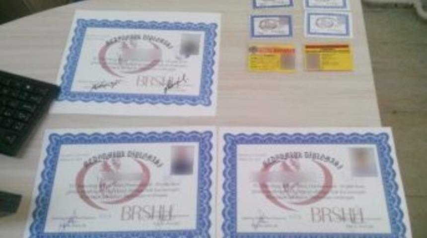 Sahte Medyum, Sahte &Ouml;ğrenci Yetiştirmeye Kalkınca Yakayı Ele Verdi