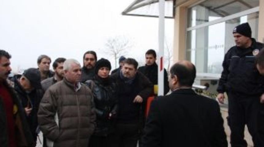 Edirne'de G&ouml;rev Yapan Gazeteciler Emniyet &Ouml;n&uuml;ne Kalem Attı