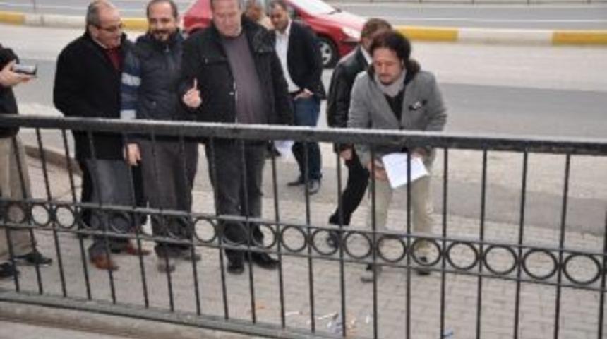 Tekirdağ'da Gazeteciler Kalemlerin Emniyetin &Ouml;n&uuml;ne Bıraktı