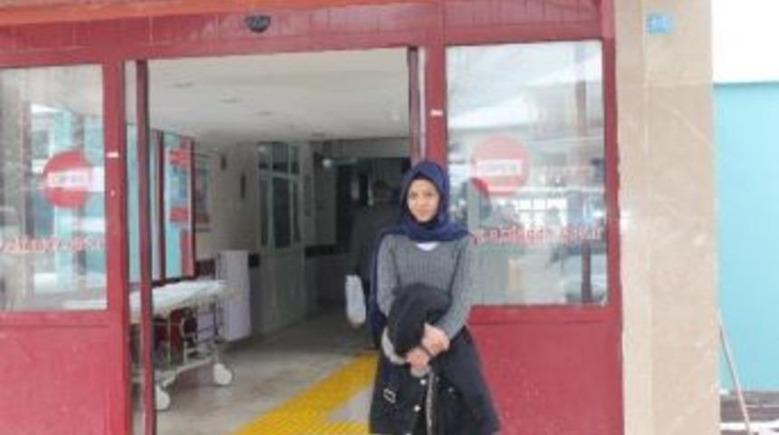 Liseli Kız Topluiğne Yuttu