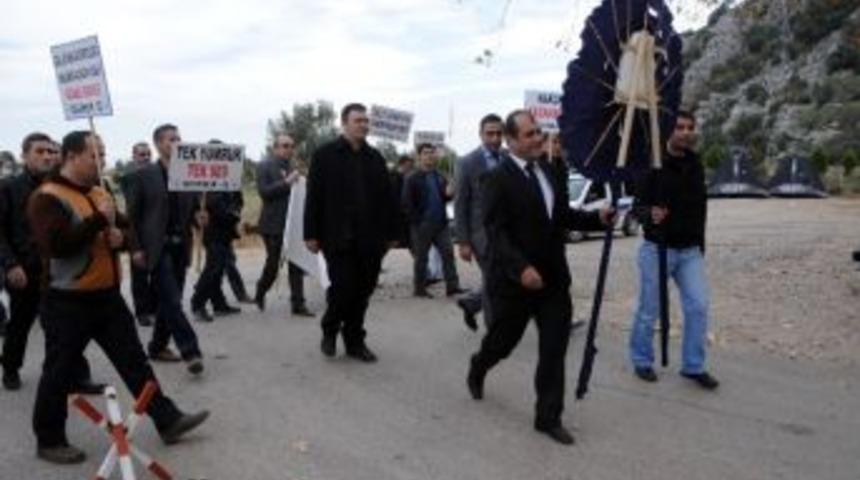 G&uuml;venlik G&ouml;revlilerinden Nato&rsquo;ya Siyah &Ccedil;elenk