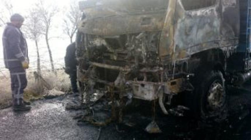 Aksaray&rsquo;da Seyir Halindeki Kamyon Yandı