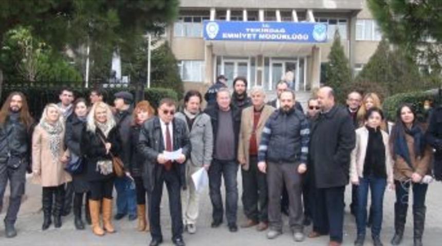 Tekirdağ'da Gazeteciler Emniyet Binası &Ouml;n&uuml;ne Kalem Bıraktı