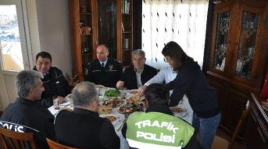 155'i Arayıp Polislere "&ouml;rdek Dolması" Ziyafeti &Ccedil;ekti