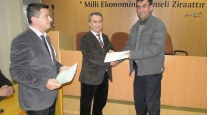 Peyzaj Kursuna Katılanlara T&ouml;renle Sertifkaları Verildi