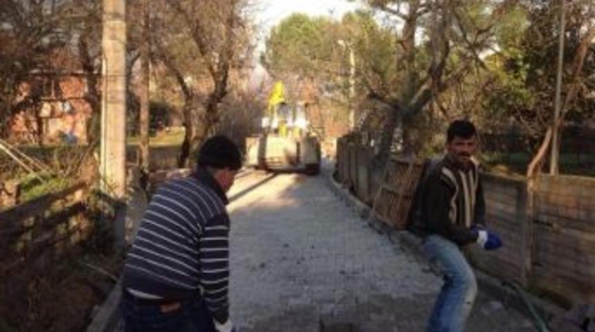 Kartepe &Ccedil;ınarlı Mahallesi'nde Parke &Ccedil;alışması