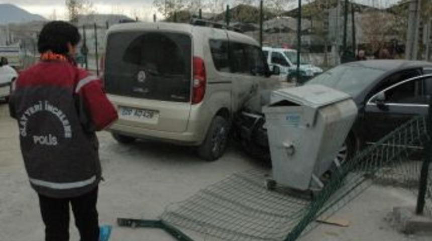 Yaralı Halde Hastaneye Giderken Kaza Yaptı