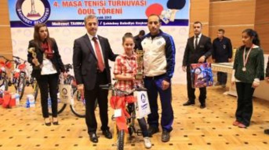 Şahinbey Masa Tenisi Turnuvası&rsquo;nda Dereceye Girenlere &Ouml;d&uuml;lleri Verildi