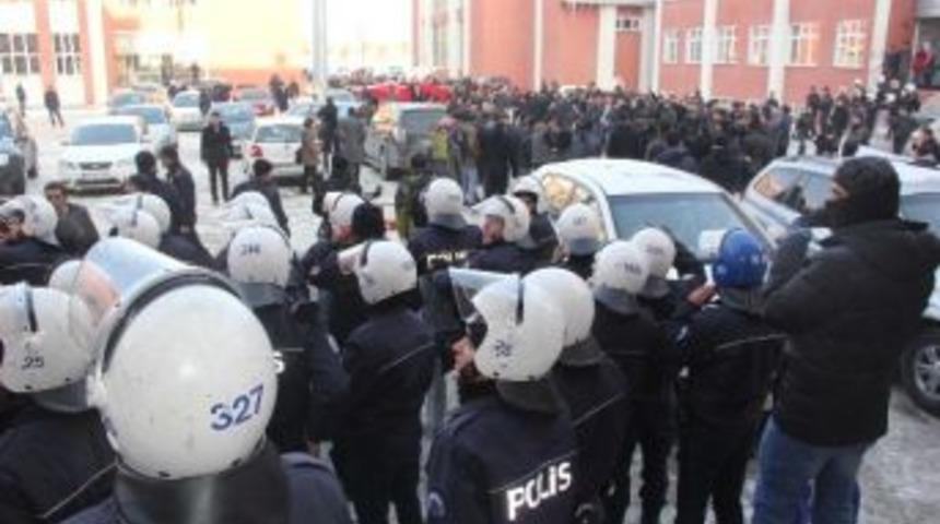 Erzurum&rsquo;da &Ouml;ğrenciler Abdullah &Ouml;calan, Maketini Yaktı