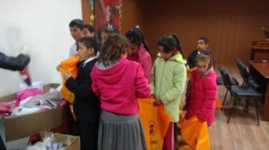 Kulp&rsquo;ta 250 &Ouml;ğrenciye Kışlık Kıyafet Dağıtıldı