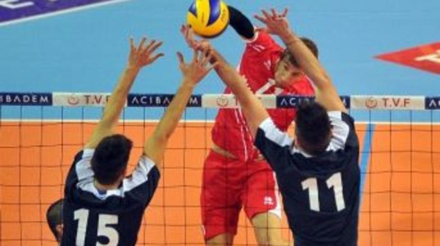 A Milli Erkek Voleybol Takımı Yunanistan&rsquo;ı 3-0 Mağlup Etti