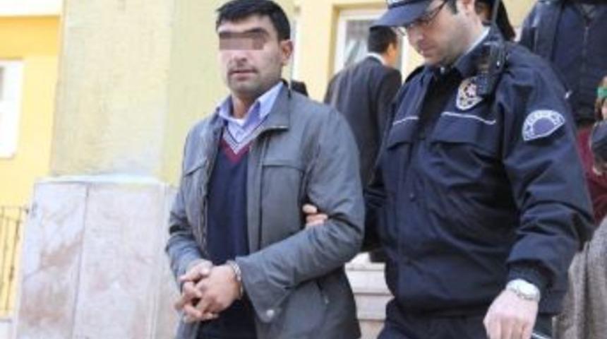 &Uuml;niversiteli Kızın &Ouml;l&uuml;m&uuml;ne Sebep Olan Otob&uuml;s S&uuml;r&uuml;c&uuml;s&uuml; Tutuklandı